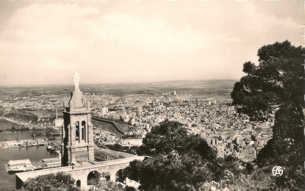 140-Vue generale et la Basilique.JPG